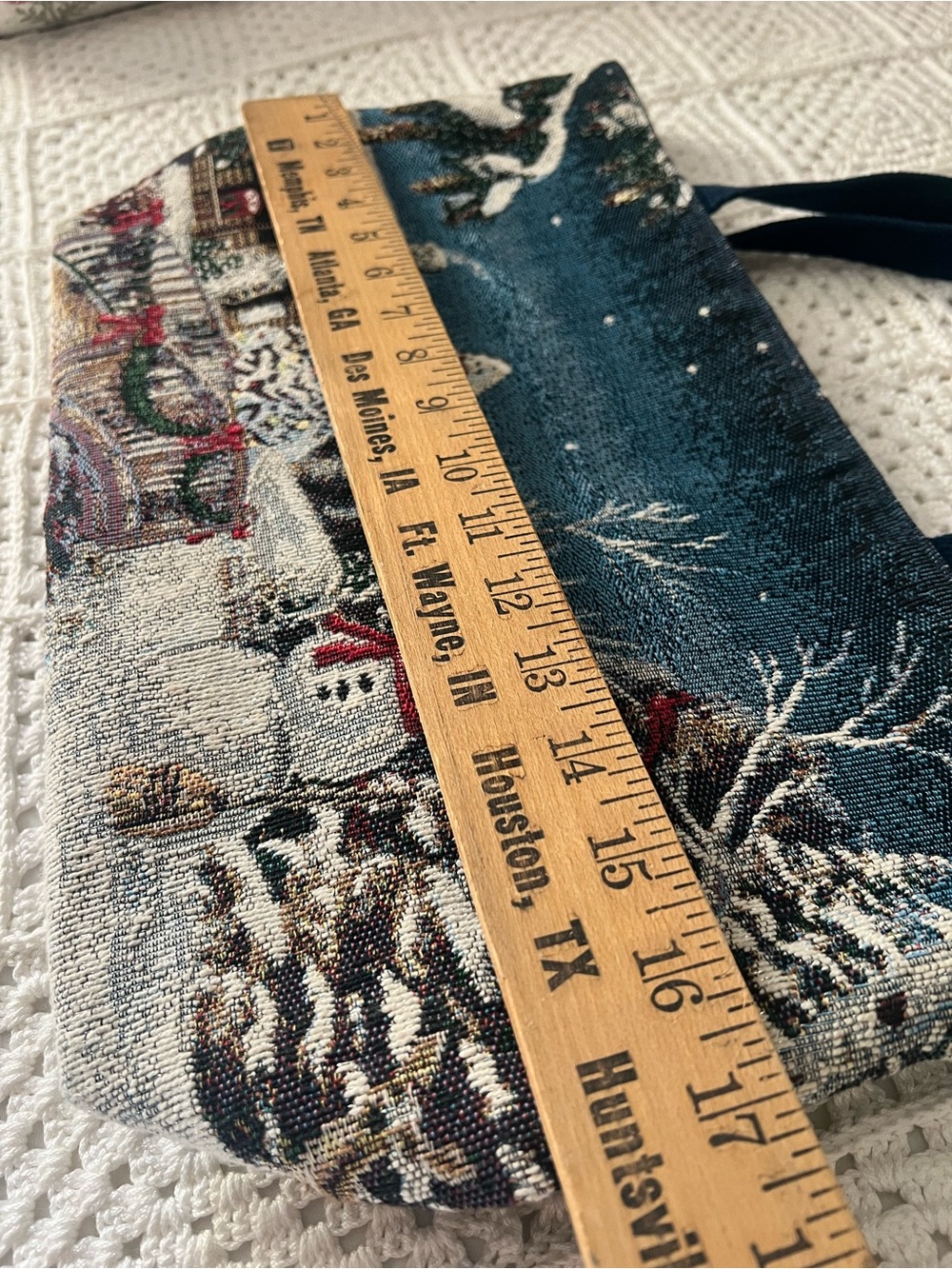 Snowy Scenery Tapestry Tote Bag - Picture 4 of 7